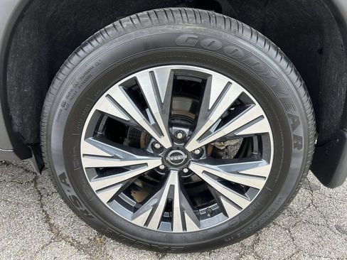 Used 2023 Nissan Rogue SV FWD image 17