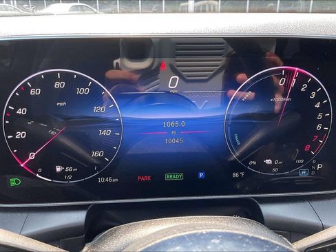 Used 2025 Mercedes-Benz GLC 350e 4MATIC image 5