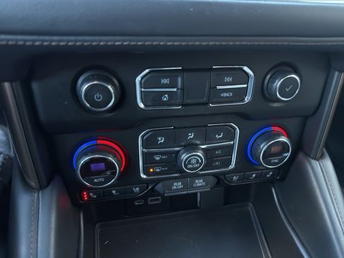 Used 2021 Chevrolet Tahoe High Country w/ Premium Package image 17