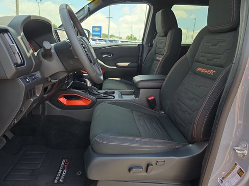 Used 2025 Nissan Frontier PRO-4X AWD/4WD image 10