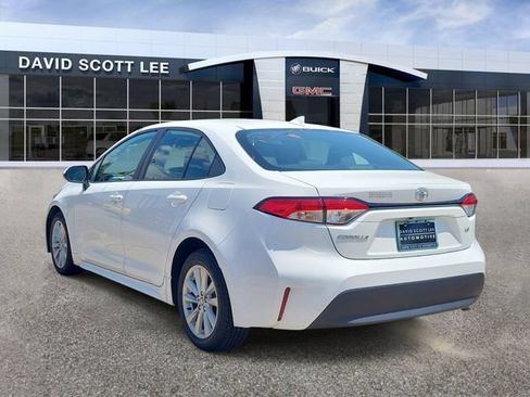 Used 2023 Toyota Corolla LE w/ LE Convenience Package FWD image 3