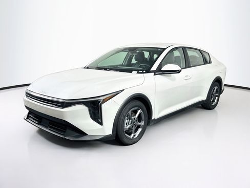 Used 2025 Kia K4 FWD image 3