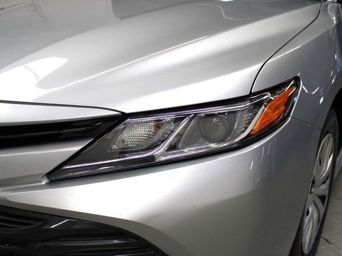 Used 2020 Toyota Camry LE image 29