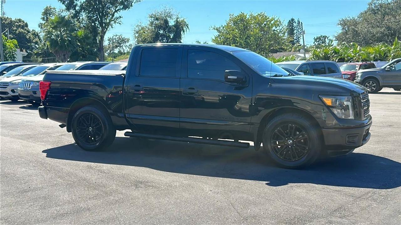 Used 2019 Nissan Titan SV w/ SV Convenience Package RWD image 5