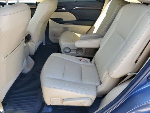 Used 2015 Toyota Highlander Limited Platinum AWD/4WD image 23