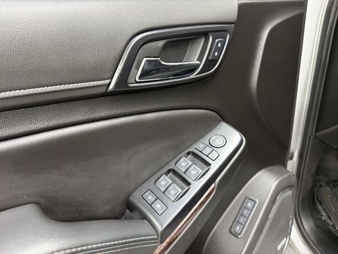 Used 2020 GMC Yukon XL SLT AWD/4WD image 32