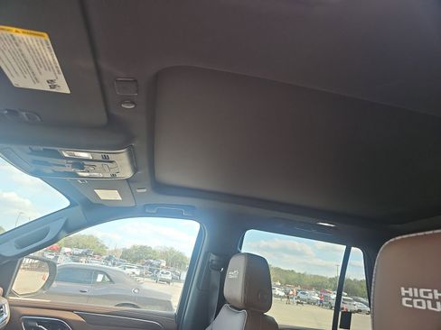 Used 2023 Chevrolet Tahoe High Country image 12