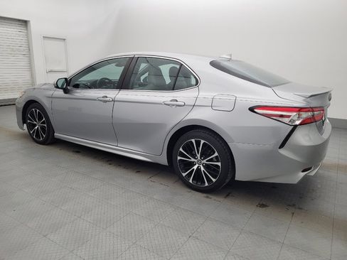 Used 2020 Toyota Camry SE image 3