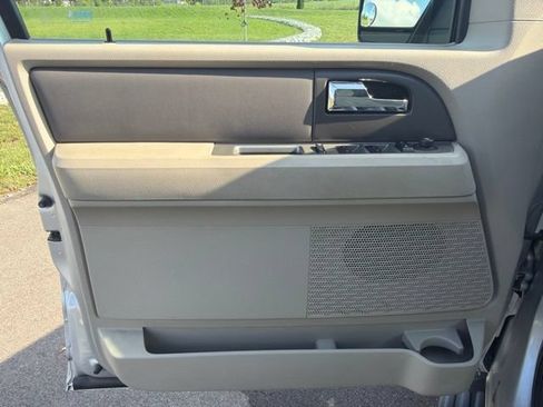 Used 2011 Ford Expedition XLT AWD/4WD image 23