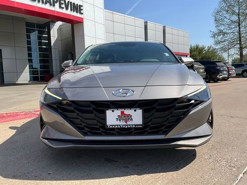 Used 2023 Hyundai Elantra SE w/ Cargo Package image 4