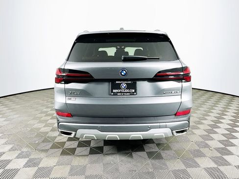 New 2026 BMW X5 xDrive50e image 8
