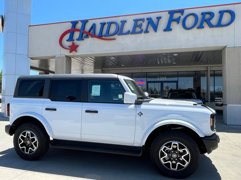 New 2026 Ford Bronco Outer Banks AWD/4WD image 4