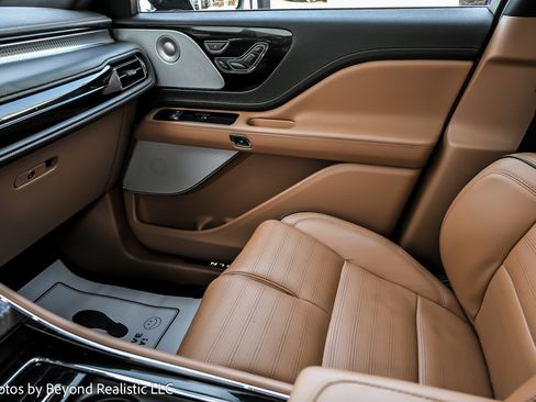 Used 2025 Lincoln Aviator Black Label w/ Jet Appearance Package image 40