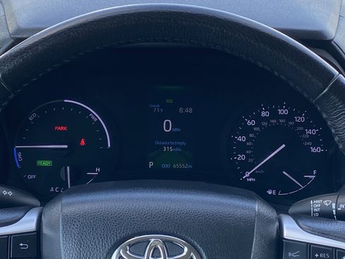 Certified 2024 Toyota Sienna XLE FWD image 19