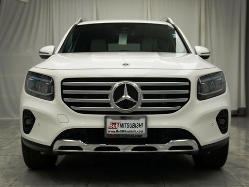 Used 2025 Mercedes-Benz GLB 250 4MATIC image 3