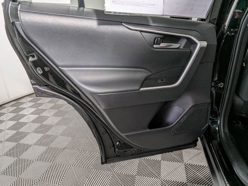 Used 2021 Toyota RAV4 XLE image 39