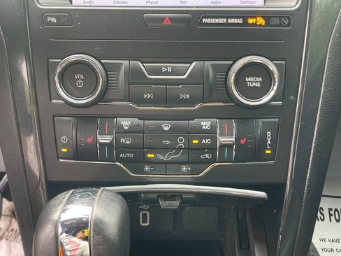 Used 2019 Ford Explorer XLT w/ Equipment Group 202A AWD/4WD image 22