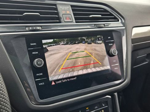 Certified 2024 Volkswagen Tiguan SE R-Line FWD image 25