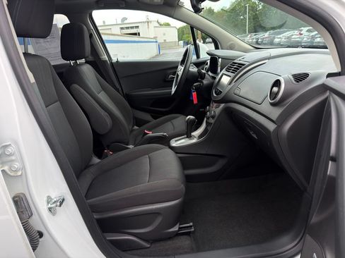 Used 2016 Chevrolet Trax LT w/ LT Sun and Sound Package FWD image 24