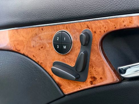 Used 2009 Mercedes-Benz E 350 Sedan image 31