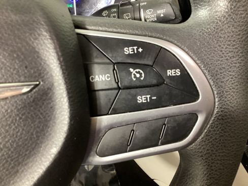 Used 2017 Chrysler Pacifica Touring FWD image 22