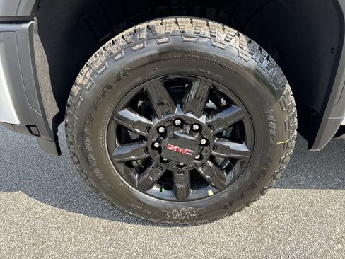 New 2026 GMC Sierra 2500 AT4 w/ AT4 Premium Plus Package AWD/4WD image 13
