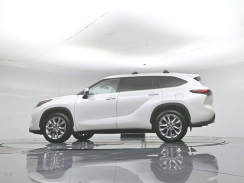 Used 2022 Toyota Highlander Limited FWD image 59