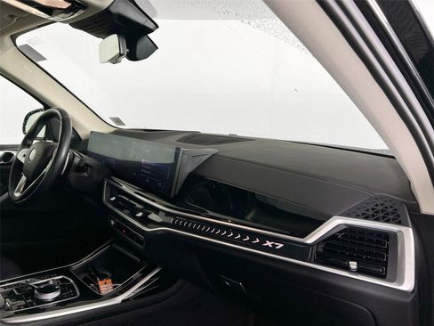 Certified 2023 BMW X7 xDrive40i w/ Executive Package image 28