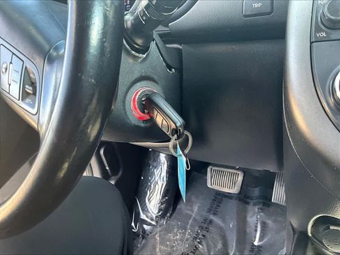 Used 2013 Kia Soul + FWD image 37