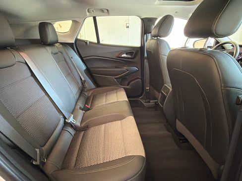 Used 2024 Chevrolet Trax LT w/ Sunroof Package FWD image 31