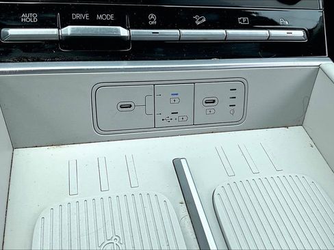 Used 2025 Hyundai Santa Fe SEL FWD image 15