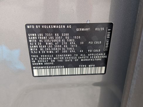 Used 2025 Volkswagen ID. Buzz Pro S Plus RWD image 40