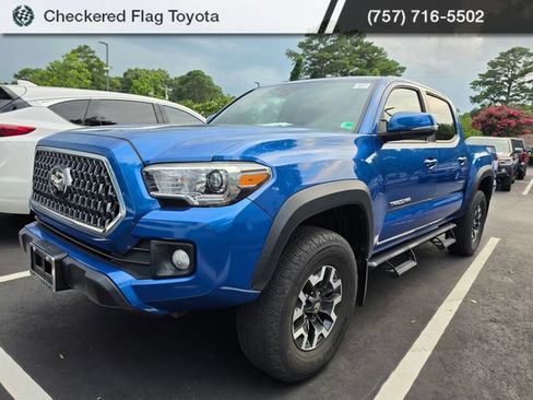 Used 2018 Toyota Tacoma TRD Off-Road AWD/4WD image 3