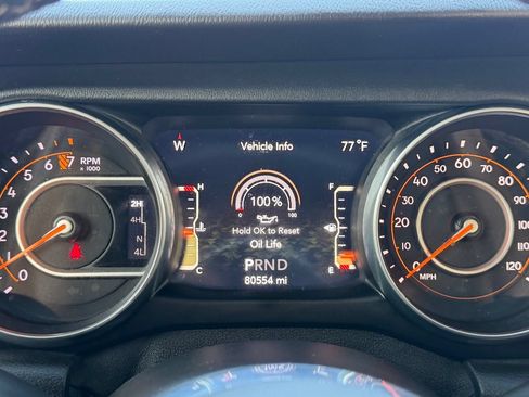 Used 2019 Jeep Wrangler Unlimited Sahara AWD/4WD image 18