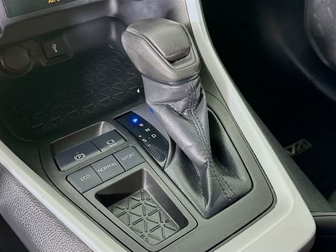 Used 2021 Toyota RAV4 LE image 22