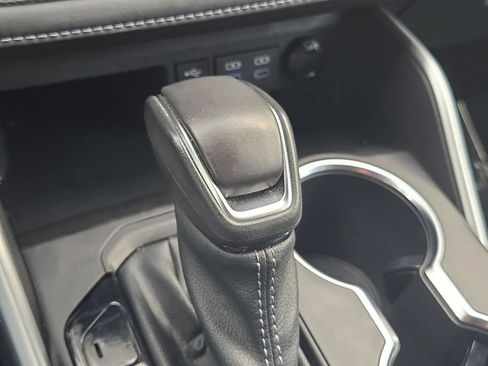 Used 2022 Toyota Highlander XLE image 24