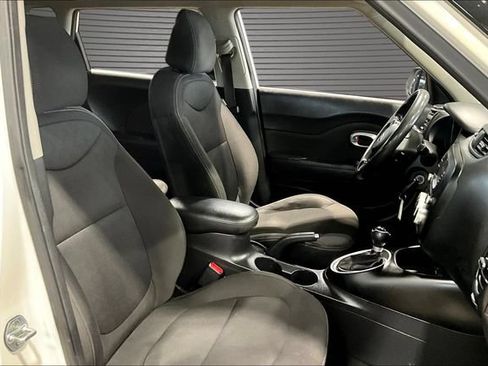 Used 2018 Kia Soul FWD image 25
