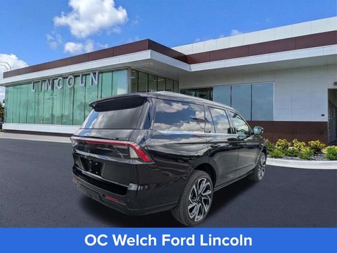 Certified 2026 Lincoln Navigator Reserve AWD/4WD image 3