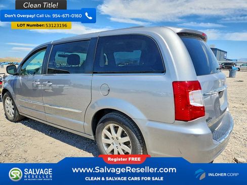 Used 2016 Chrysler Town & Country Touring FWD image 3