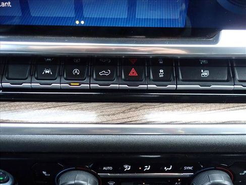 Used 2022 Chevrolet Silverado 1500 LT AWD/4WD image 16