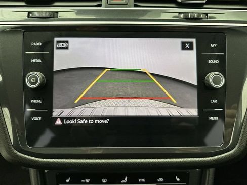 Used 2023 Volkswagen Tiguan SE AWD/4WD image 17