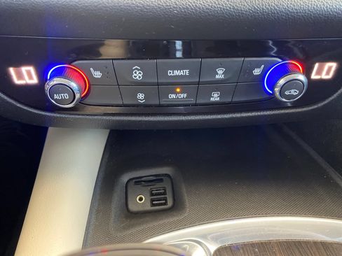 Used 2020 Buick Enclave Essence FWD image 24