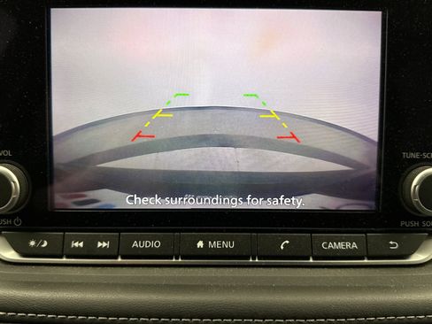 Used 2023 Nissan Rogue S AWD/4WD image 10