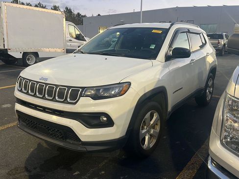 Used 2022 Jeep Compass Latitude image 1