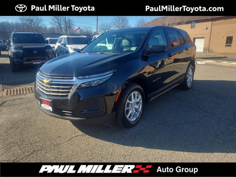 Used 2022 Chevrolet Equinox LS image 1