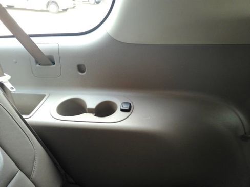 Used 2016 Chevrolet Suburban LT RWD image 36