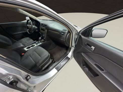 Used 2011 Ford Fusion SE image 18