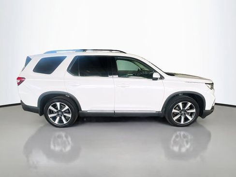 Used 2025 Honda Pilot Touring image 9