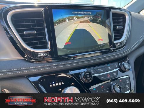 New 2026 Chrysler Pacifica Select image 10