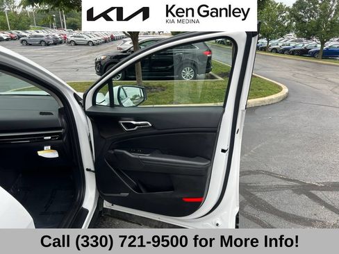 Certified 2026 Kia Sportage EX w/ EX Panorama Roof Package FWD image 56